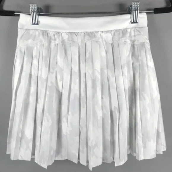 NWT Spanx Women’s Get Moving Pleated Skort Skirt Shorts White Camo‎ 50273R SMALL - Picture 6 of 14